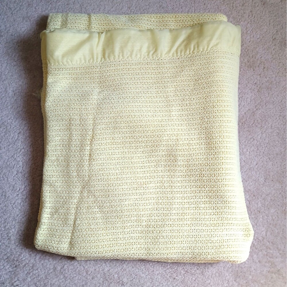 Morgan Jones Insulaire Blanket Waffle Knit Satin Trim 90x68 Yellow Vtg